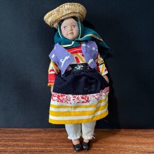 DOLLS OF THE WORLD #7 Peru Porcelain Doll